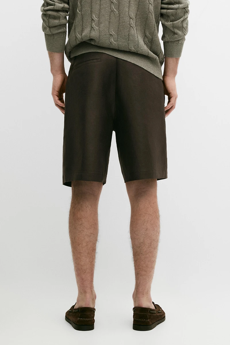 Linen Bermuda shorts with darts