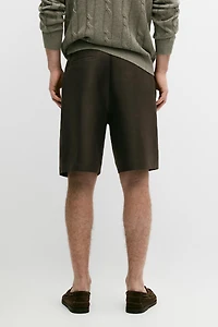 Linen Bermuda shorts with darts