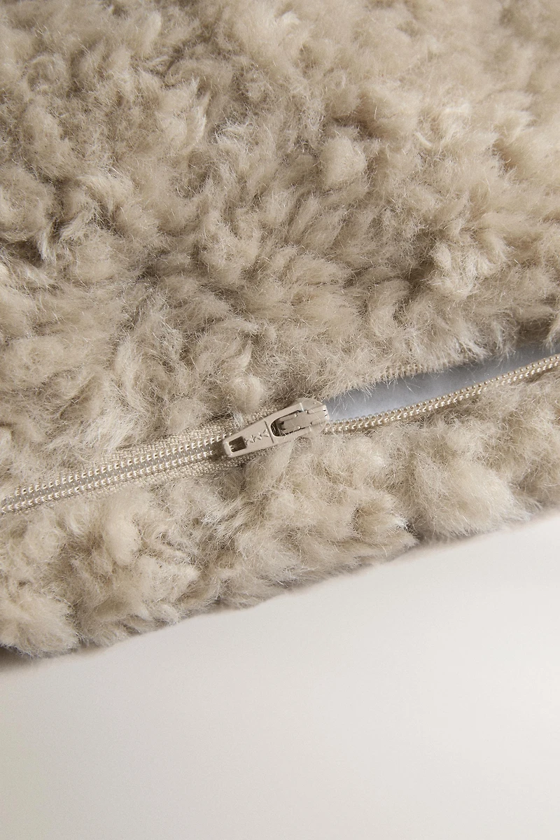 FAUX SHEARLING PET BED