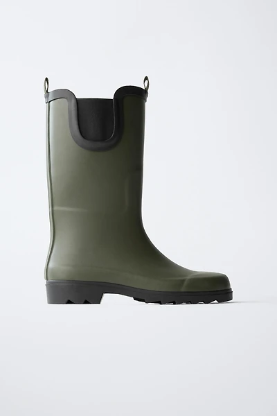 HIGH RAIN BOOTS