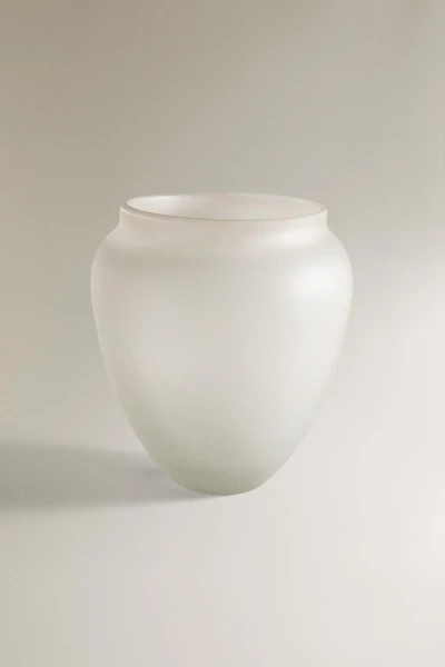 OPAQUE GLASS VASE