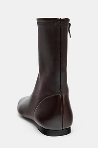 LIMITED EDITION FLAT LEATHER ANKLE BOOTS