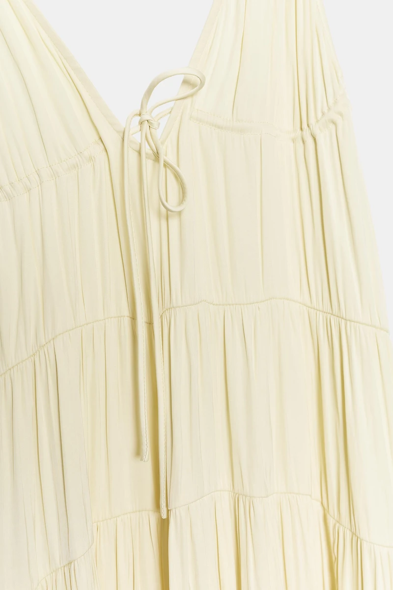 ROBE LONGUE SATINÉE À PLIS