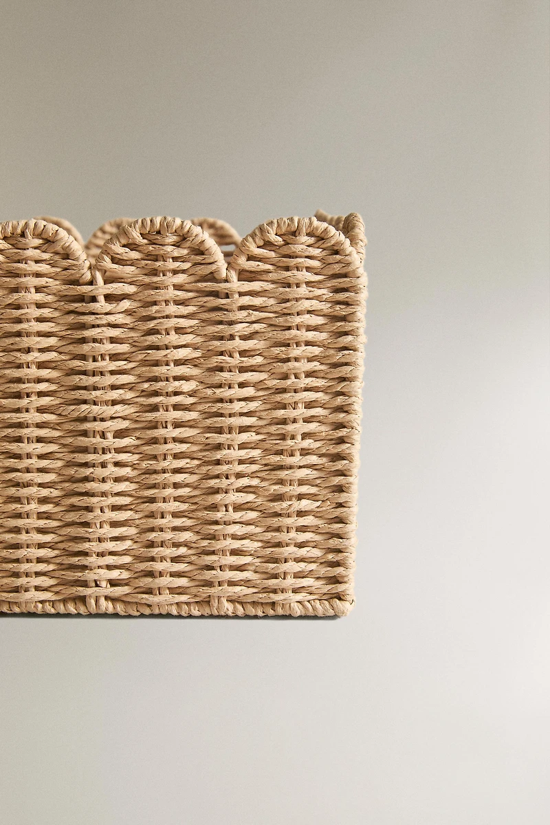 SCALLOPED MEDIUM BASKET
