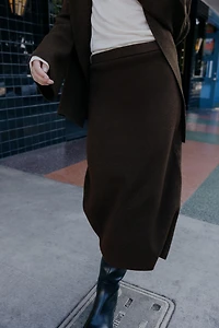 JUPE MI-LONGUE EN MAILLE