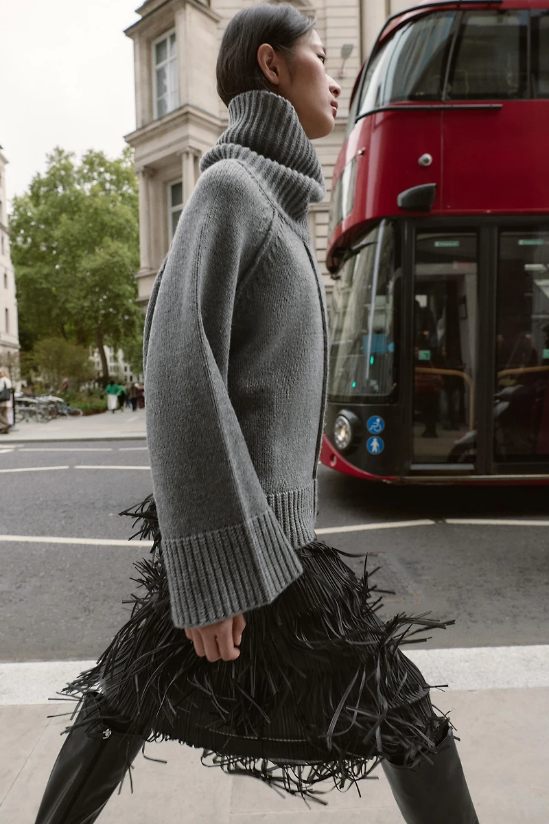 OVERSIZED HIGH NECK KNIT JUMPER