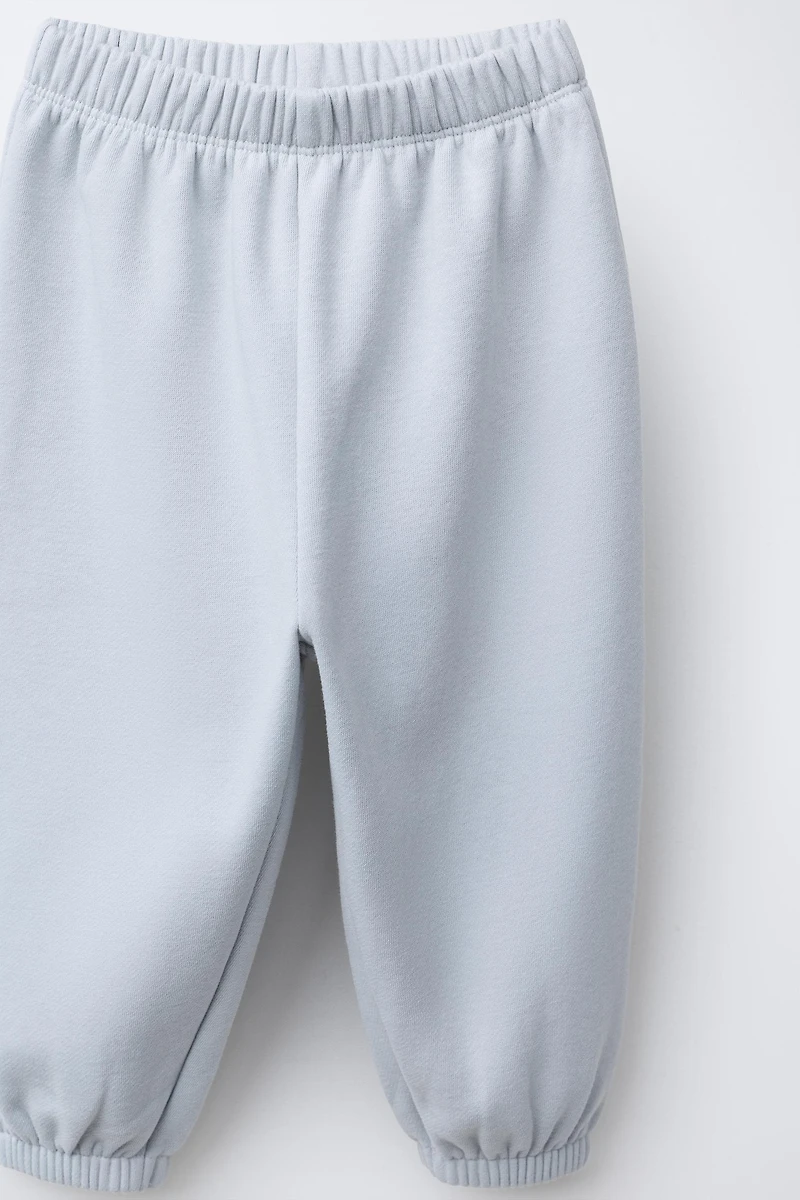 BASIC SWEATSHIRT AND JOGGER PANTS SET