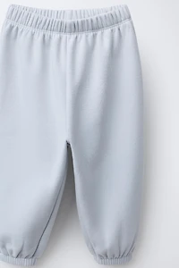BASIC SWEATSHIRT AND JOGGER PANTS SET