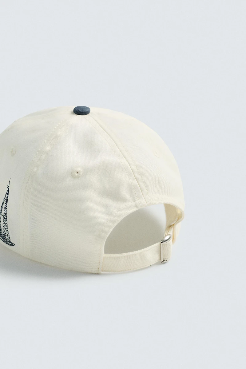 CONTRAST EMBROIDERED CAP