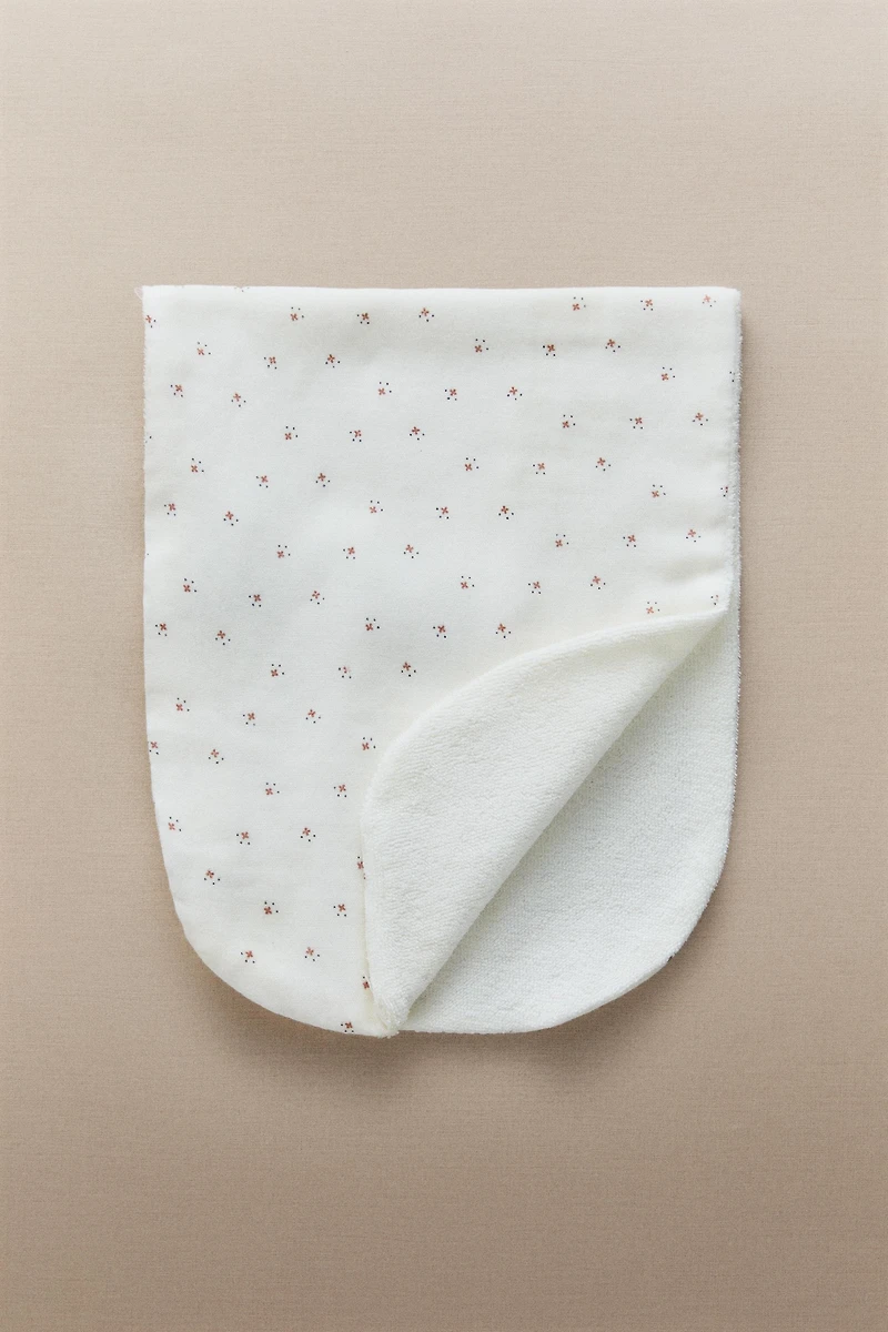 KIDS' SHOULDER BIB WITH FLORAL DESIGN