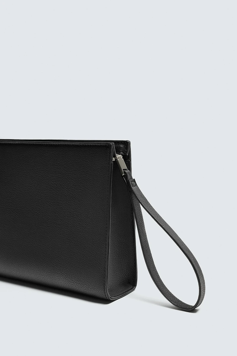 TEXTURED CLUTCH