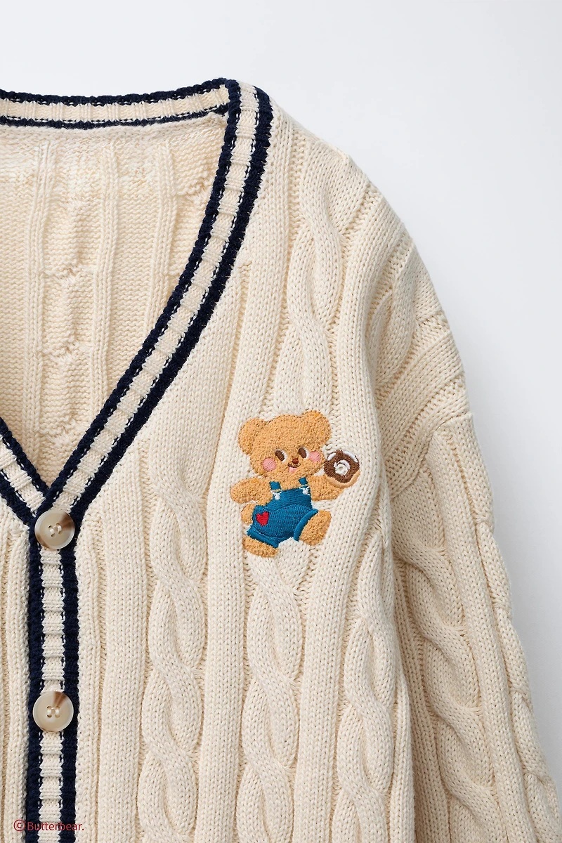 BUTTERBEAR © EMBROIDERED CABLE-KNIT CARDIGAN