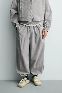 PANTALON JOGGER TECHNIQUE À BANDES CONTRASTE