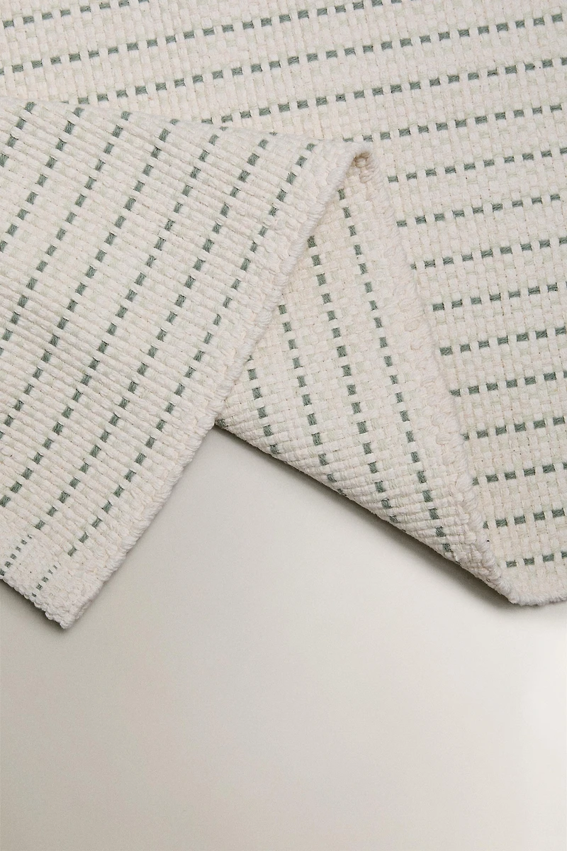 TEXTURED BATH MAT