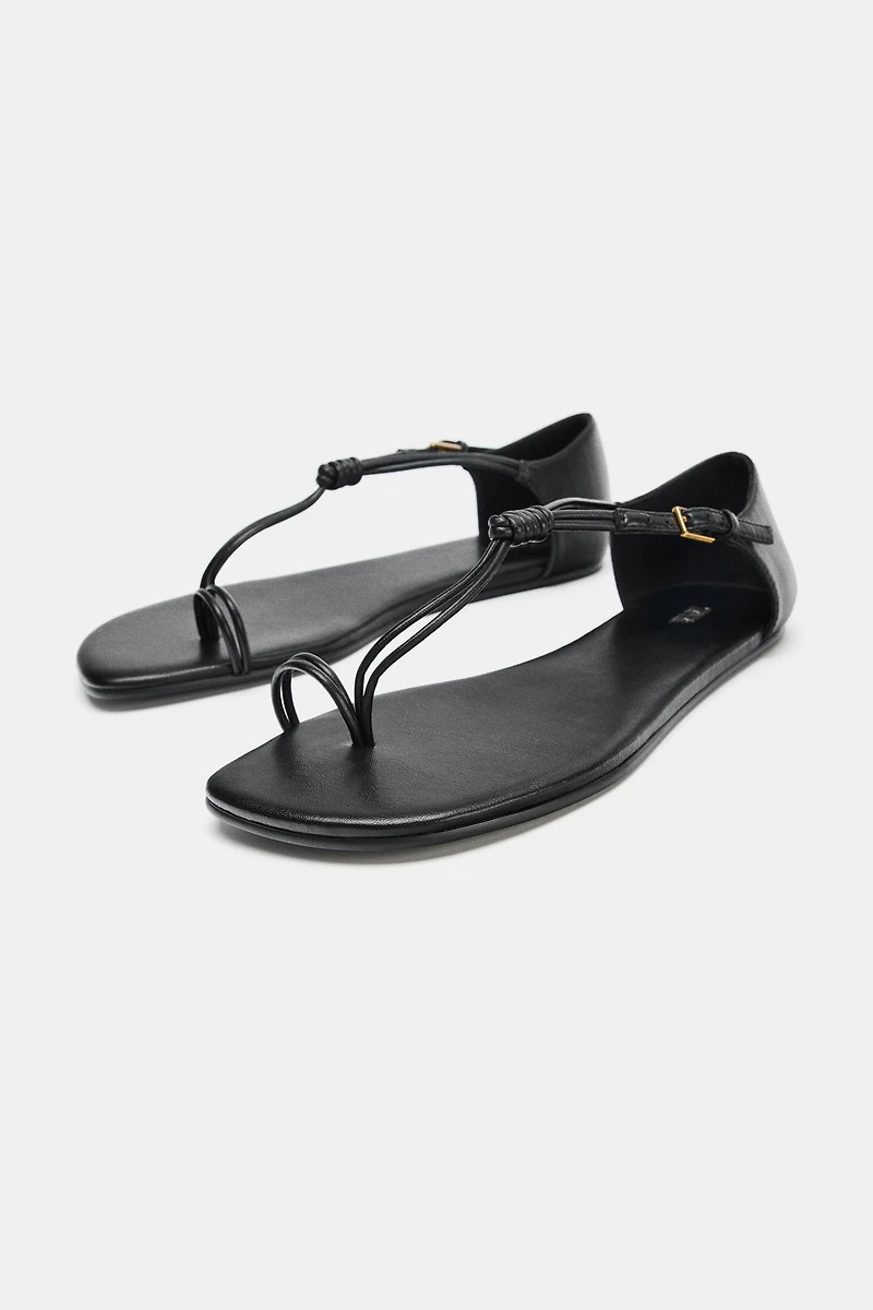 FLAT SANDALS WITH KNOTTED TOE STRAP