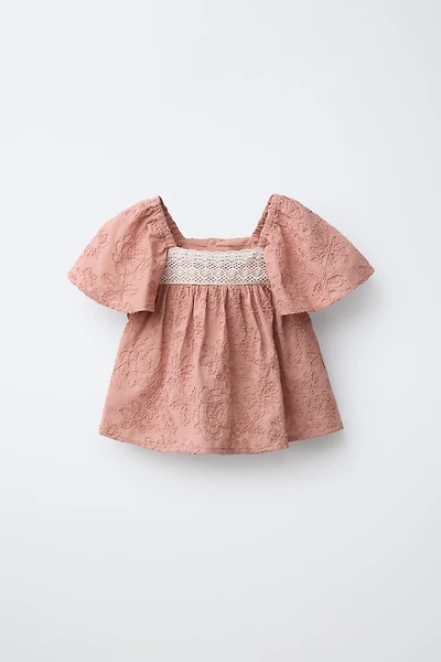 EMBROIDERED FLORAL LACE BLOUSE