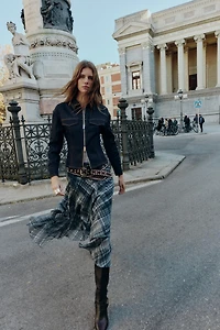 JUPE MI-LONGUE ASYMÉTRIQUE À CARREAUX