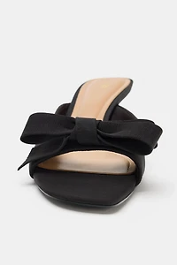 SANDALES À TALONS AVEC NŒUD