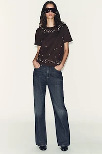 T-SHIRT À MANCHES COURTES ET PERLES