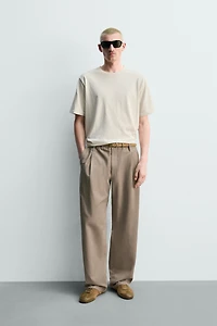 PANTALON CHINO À PLIS