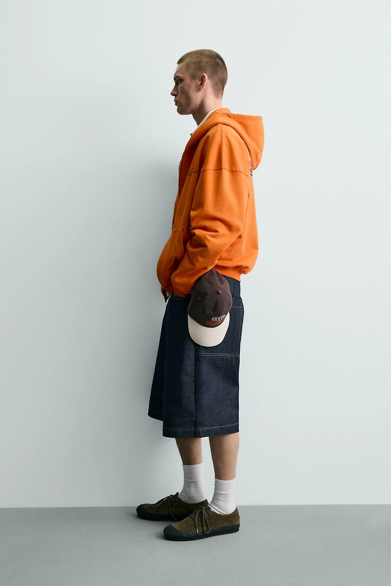 CONTRASTING TEXT ZIP HOODIE