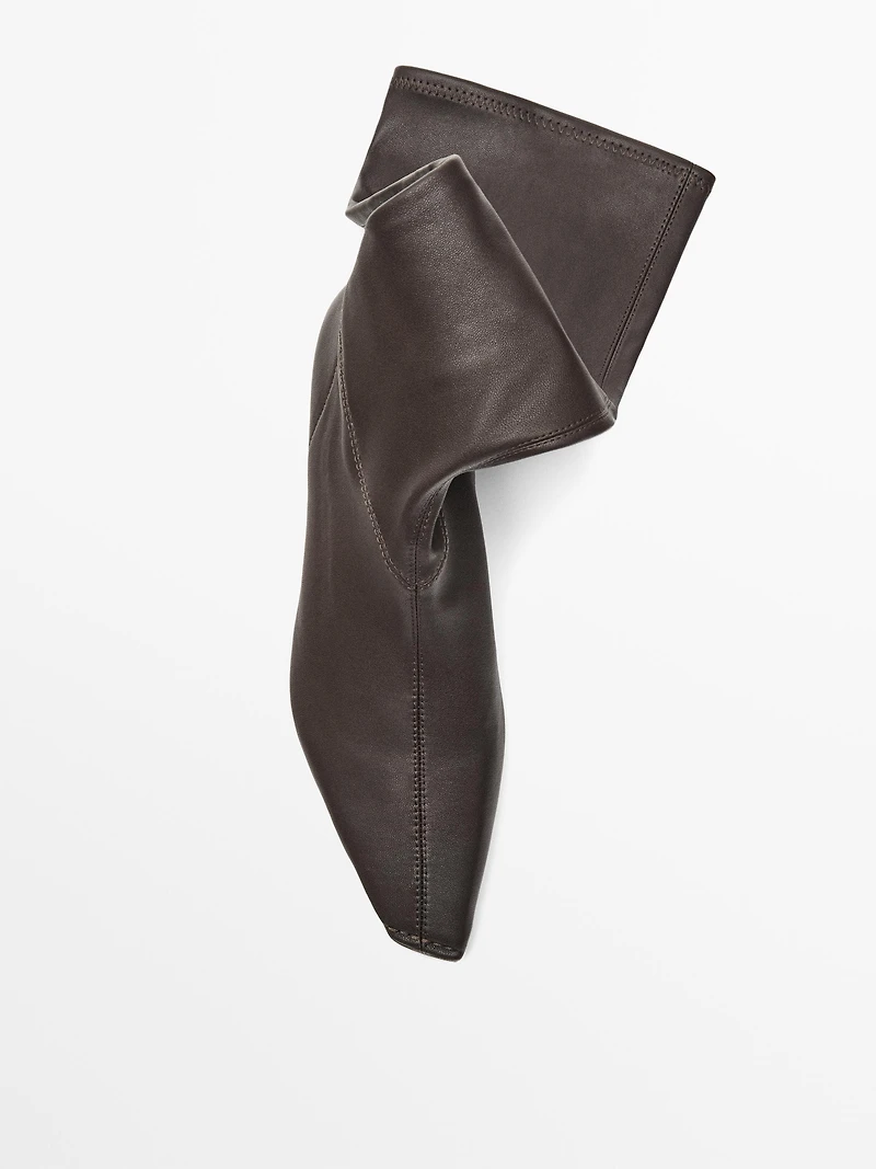 Stretch heeled boots