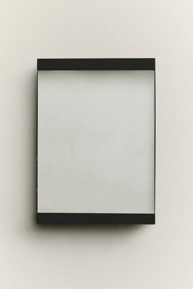 BLACK METAL PHOTO FRAME