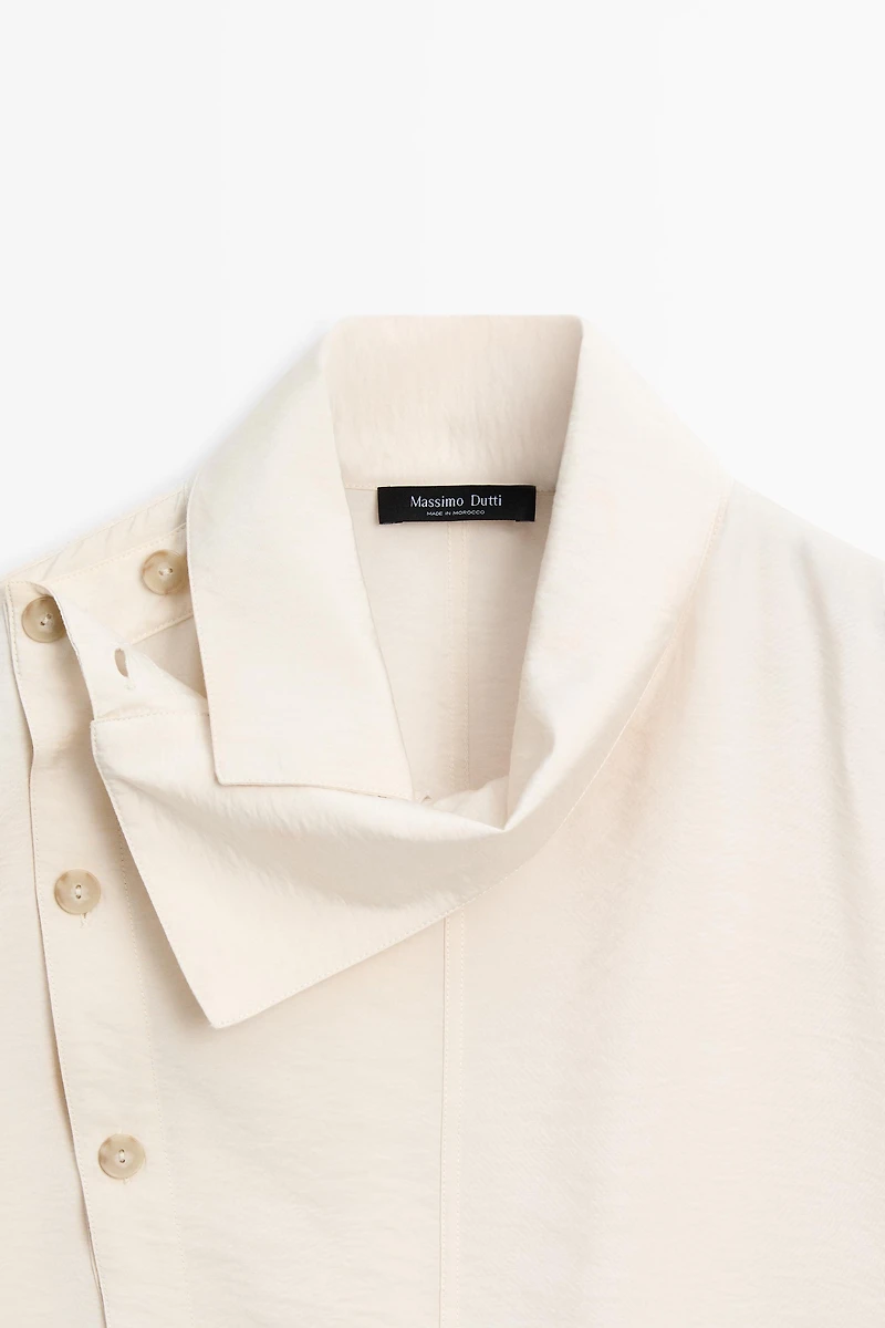 Flowing shirt with asymmetric buttons