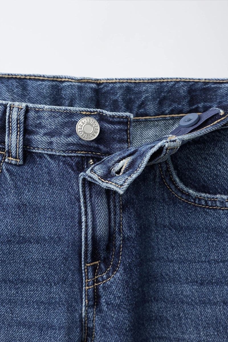 STRAIGHT LEG JEANS