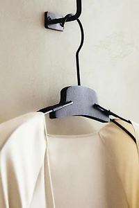 CINTRE MÉTALLIQUE PLIABLE