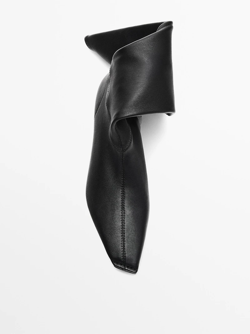 Stretch heeled boots