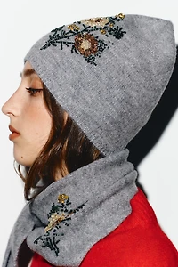 BEANIE HAT WITH EMBROIDERED FLOWERS AND BEADS