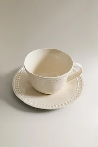 TASSE À THÉ ET ASSIETTE EN GRÈS EN RELIEF