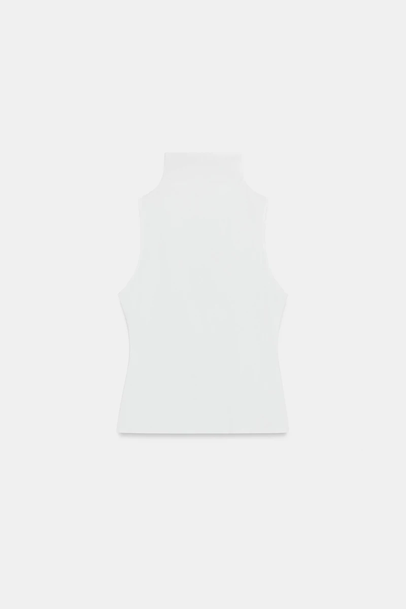HIGH COLLAR TOP