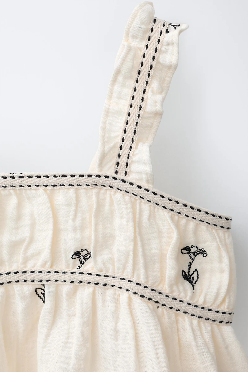 EMBROIDERED TEXTURED TOP