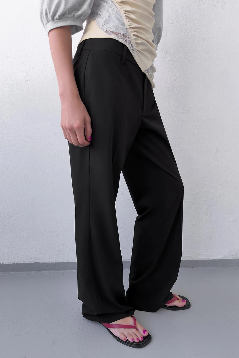 LOW-RISE STRAIGHT LEG PANTS