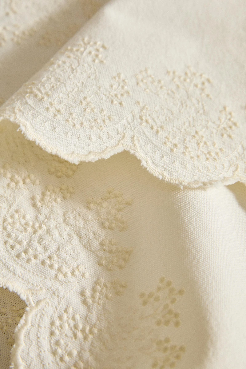 EMBROIDERED BLONDE LACE PLACEMAT