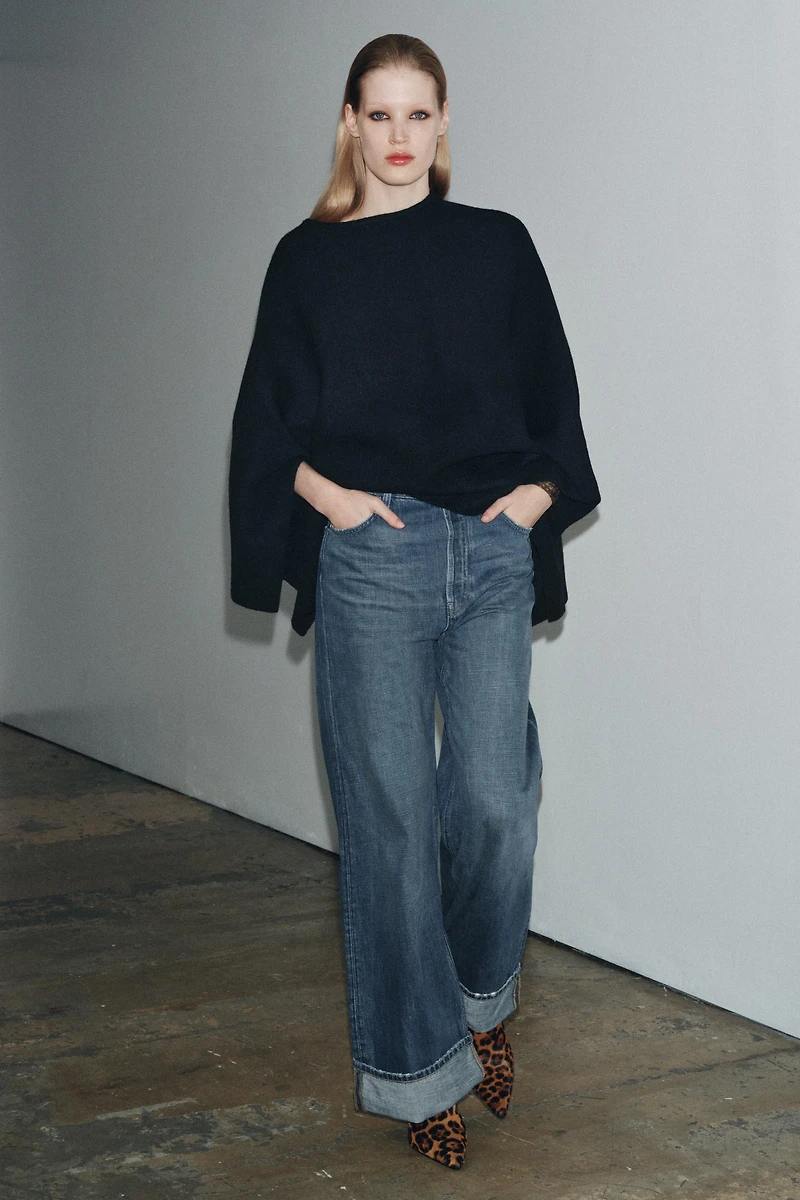 KNIT CAPE