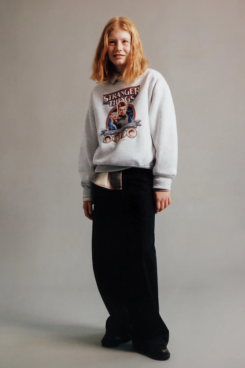 STRANGER THINGS © NETFLIX SWEATSHIRT