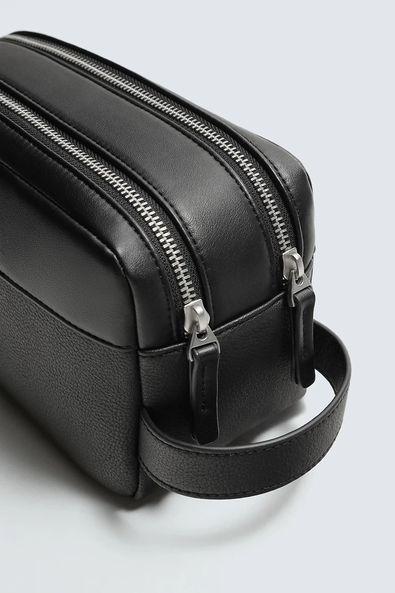 TROUSSE DE TOILETTE TEXTURÉE