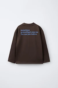 CONTRASTING TEXT PRINT T-SHIRT