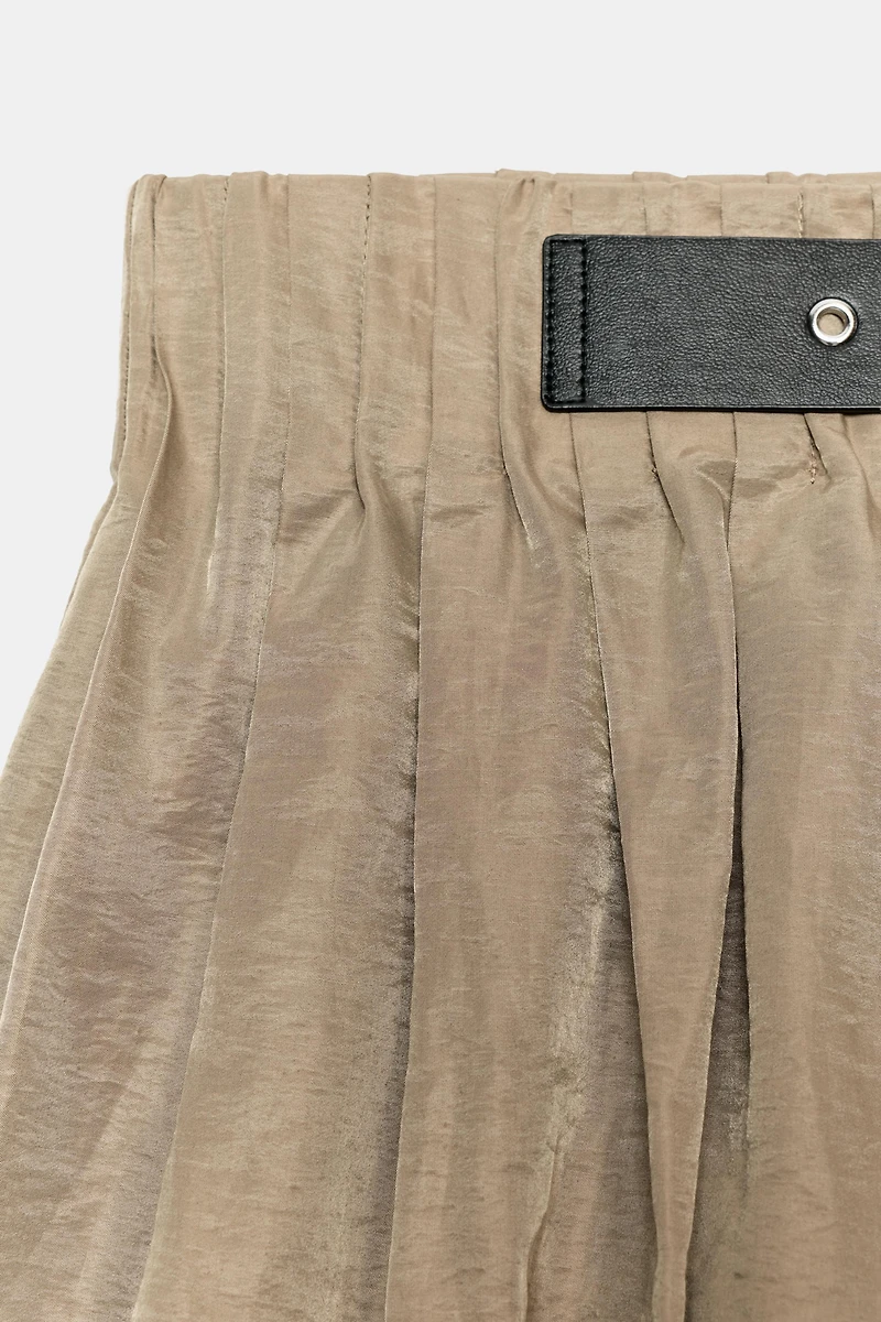 BALLOON SHORTS WITH BUCKLE