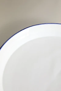 STONEWARE SERVING DISH WITH CONTRASTING RIM