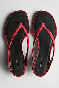 Mid-heel sandals with toe divider