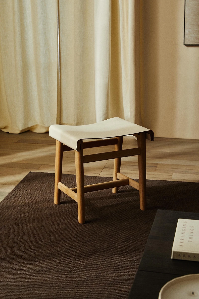 STOOL 01