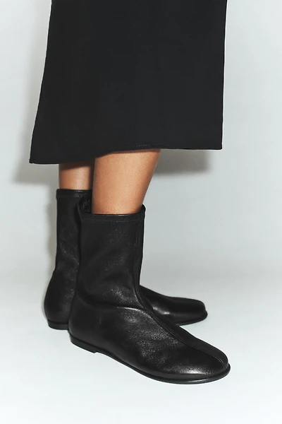 SOFT LEATHER ANKLE BOOTS