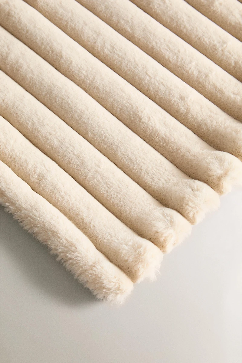 TEXTURED FAUX FUR BLANKET