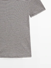 Short sleeve T-shirt with double trim