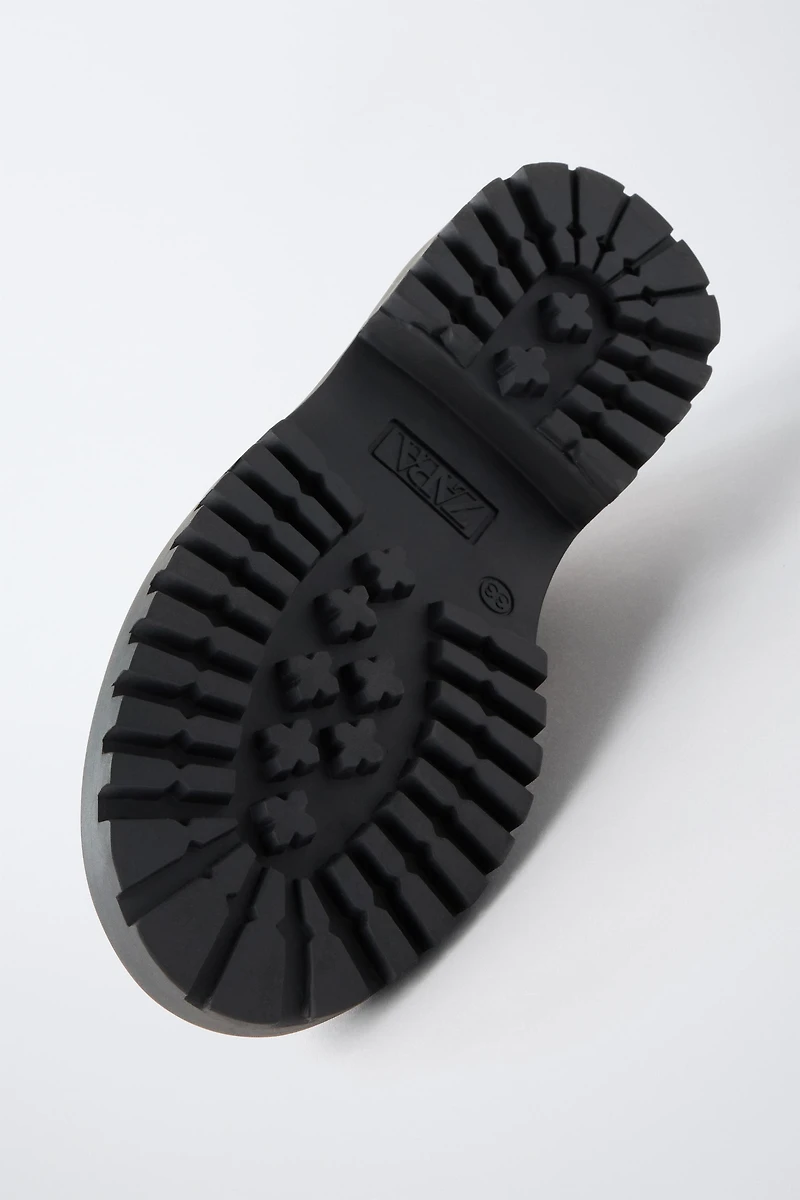 LEATHER CHELSEA ANKLE BOOTS