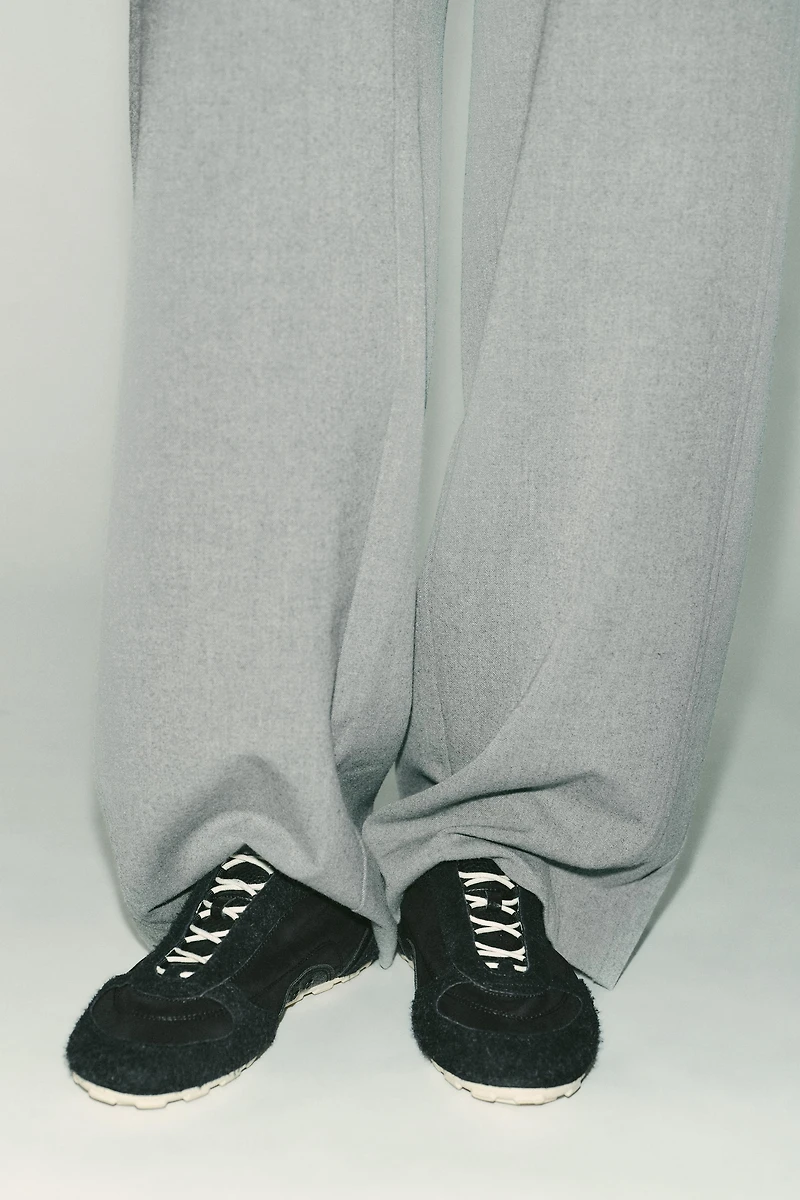 SOFT RUNNING SNEAKERS